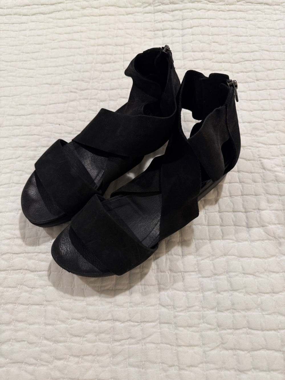 Women’s Eileen Fisher Black Strappy Back-Zip Sandals